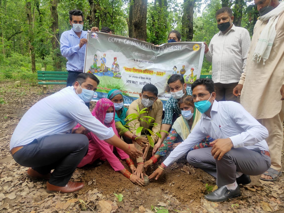 पांवटा साहिब : प्रदूषण नियंत्रण बोर्ड द्वारा औद्योगिक क्षेत्र में पौधा रोपण अभियान…