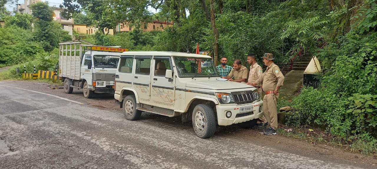 वन विभाग की टीम ने अवैध खनन पर कसा शिकंजा, काटे 21 हजार के चालान