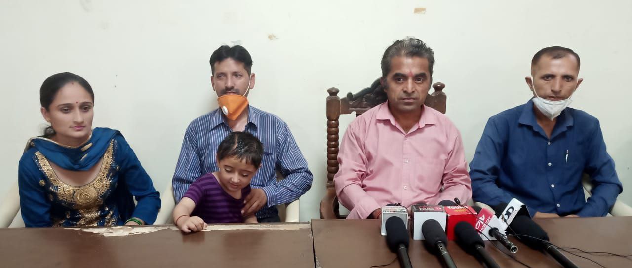 अब इस मुद्दे को लेकर अस्पताल प्रशासन पर बरसे नाथूराम, अस्पताल गेट पर देंगे धरना