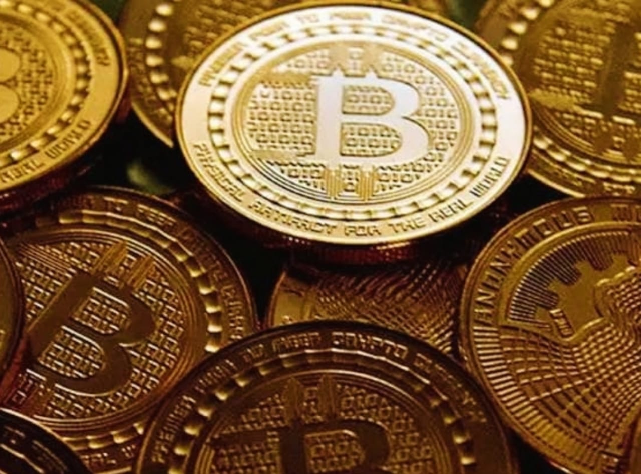 Bitcoin ने दिया जबरदस्त रिटर्न : 1000 रुपये का निवेश बन गया 76 करोड़ से भी ज्यादा