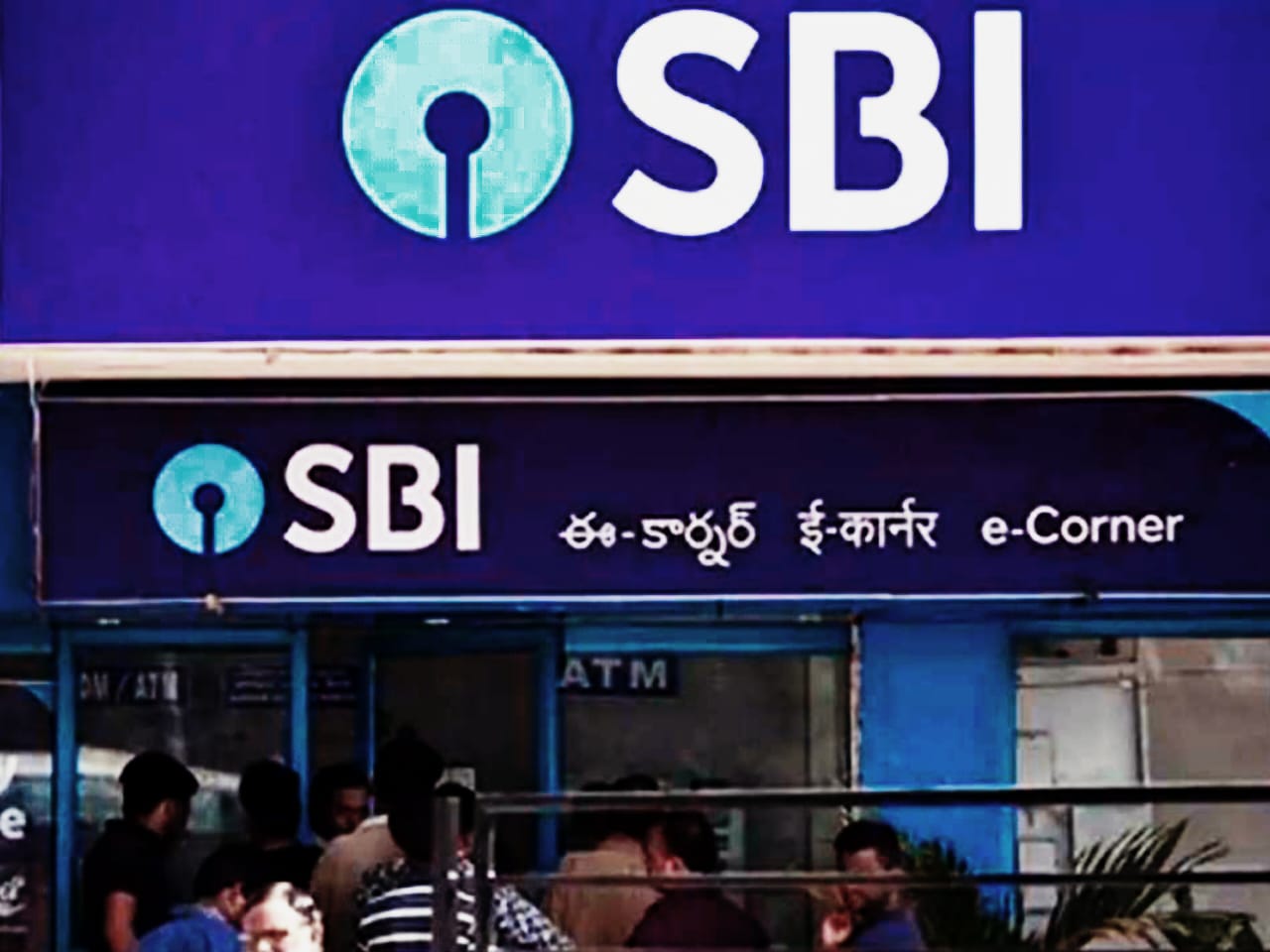 SBI Customer Alert : एसबीआई ने अपने ग्राहकों के लिए अहम अलर्ट जारी किया है ! पैसे के लिए न करें ये काम, हो जाएंगे कंगाल