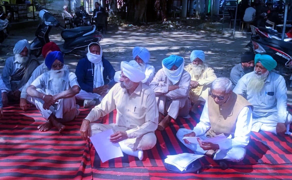 फिर उपजा गुरुद्वारा श्री टोका साहिब विवाद, कानूनी रूप से व्यवस्था चलाने को लेकर दिया धरना