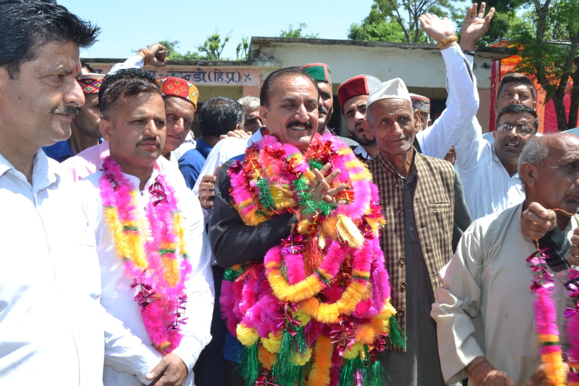 बलदेव तोमर ने कांडो दुगाना और ठोंठा में स्कूलों का किया लोकार्पण, ग्रामीणों ने जताया आभार..