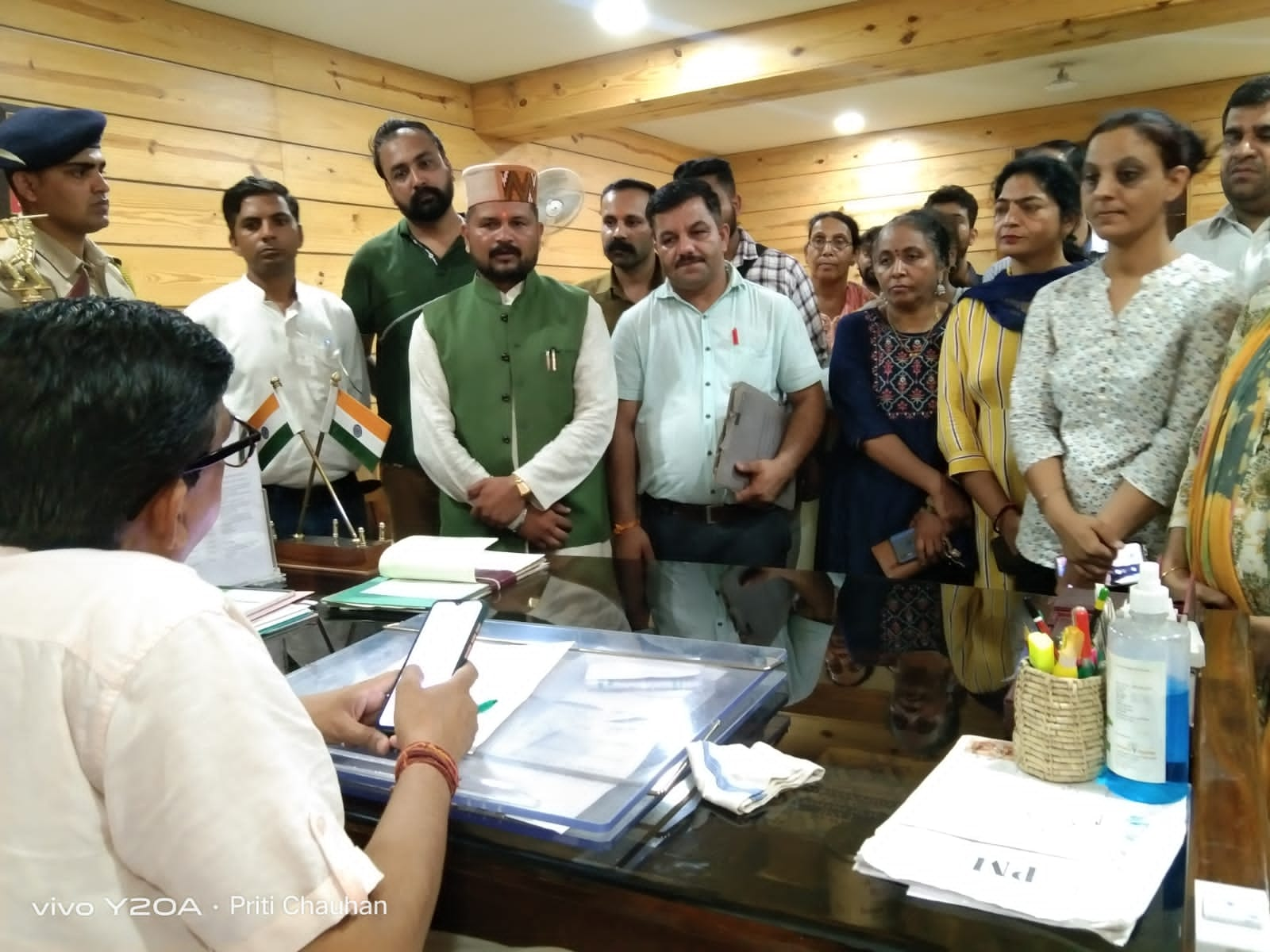 पांवटा साहिब की न्यू बैंक कॉलोनी हीरपुर की गलियों में महिलाओं बच्चों और बुजुर्गों का चलना हुआ मुहाल….