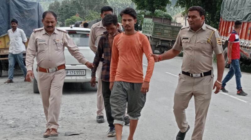 चोरी के सामान के साथ पुलिस ने दबोचे दो शातिर, कबाड़ के आड़ में बेचता था चोरी का सामान….