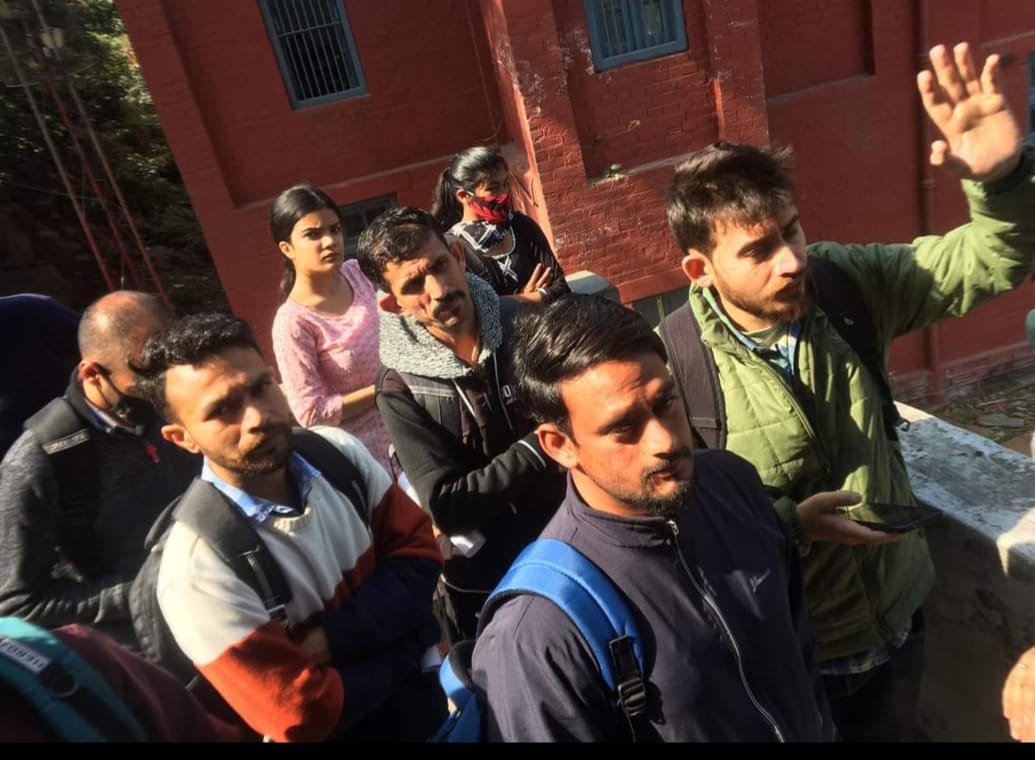 Himachal Job Alert: बधाई! यहां कैंपस इंटरव्यू में 23 युवाओं को मिला रोजगार