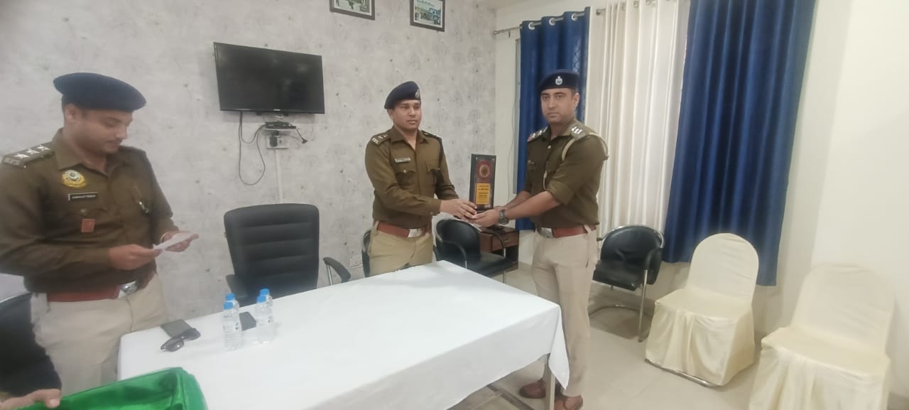 Paonta Sahib: होली मेले पर सुरक्षा व यातायात के बेहतरीन प्रबंधों के लिए पुलिस के जवान सम्मानित
