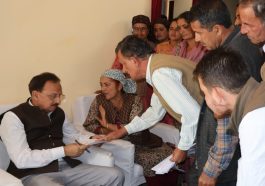 हर्षवर्धन चौहान ने शिलाई टिम्बी कफोटा और कमरऊ में सुनी जनसमस्यायें, बोले सरकार शिलाई क्षेत्र में मूलभूत सुविधायें उपलब्ध करवाने के लिए कृत संकल्प