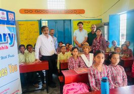 Paonta Sahib News: रोटरी पांवटा साहिब में आगारों स्कूल के बच्चों के लिए 50 बैंच वितरित किए