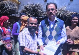 Sirmour News: सिरमौर में आउटसोर्स कर्मियों के साथ हो रहा ऐसा शोषण, आउटसोर्स कर्मचारियों ने उद्योग मंत्री को बताई हकीकत