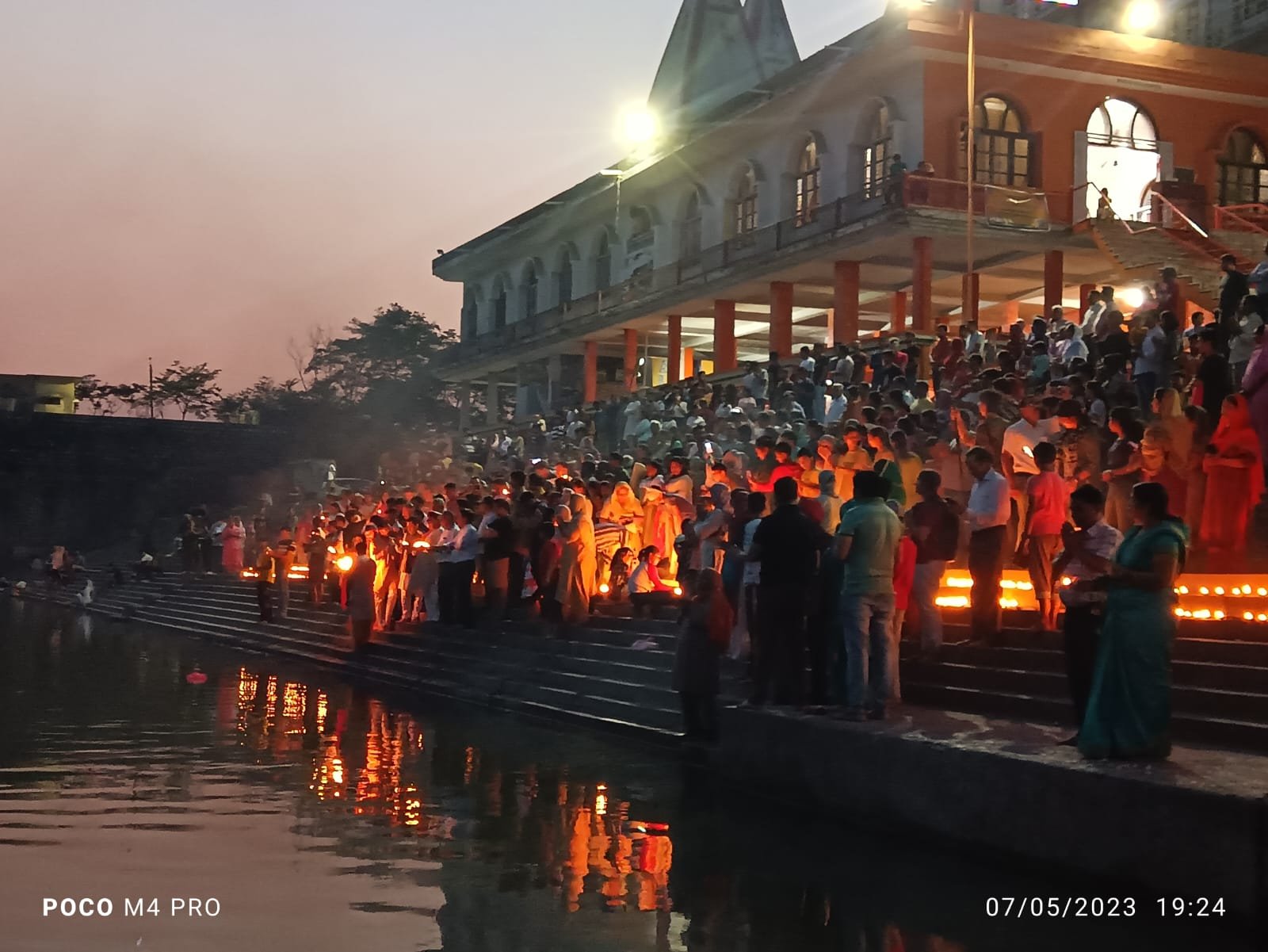 पांवटा साहिब में समग्र गंगा कार्यक्रम के तहत माँ यमुना की भव्य आरती का आयोजन, बड़ी संख्या में उमड़े श्रद्धालु