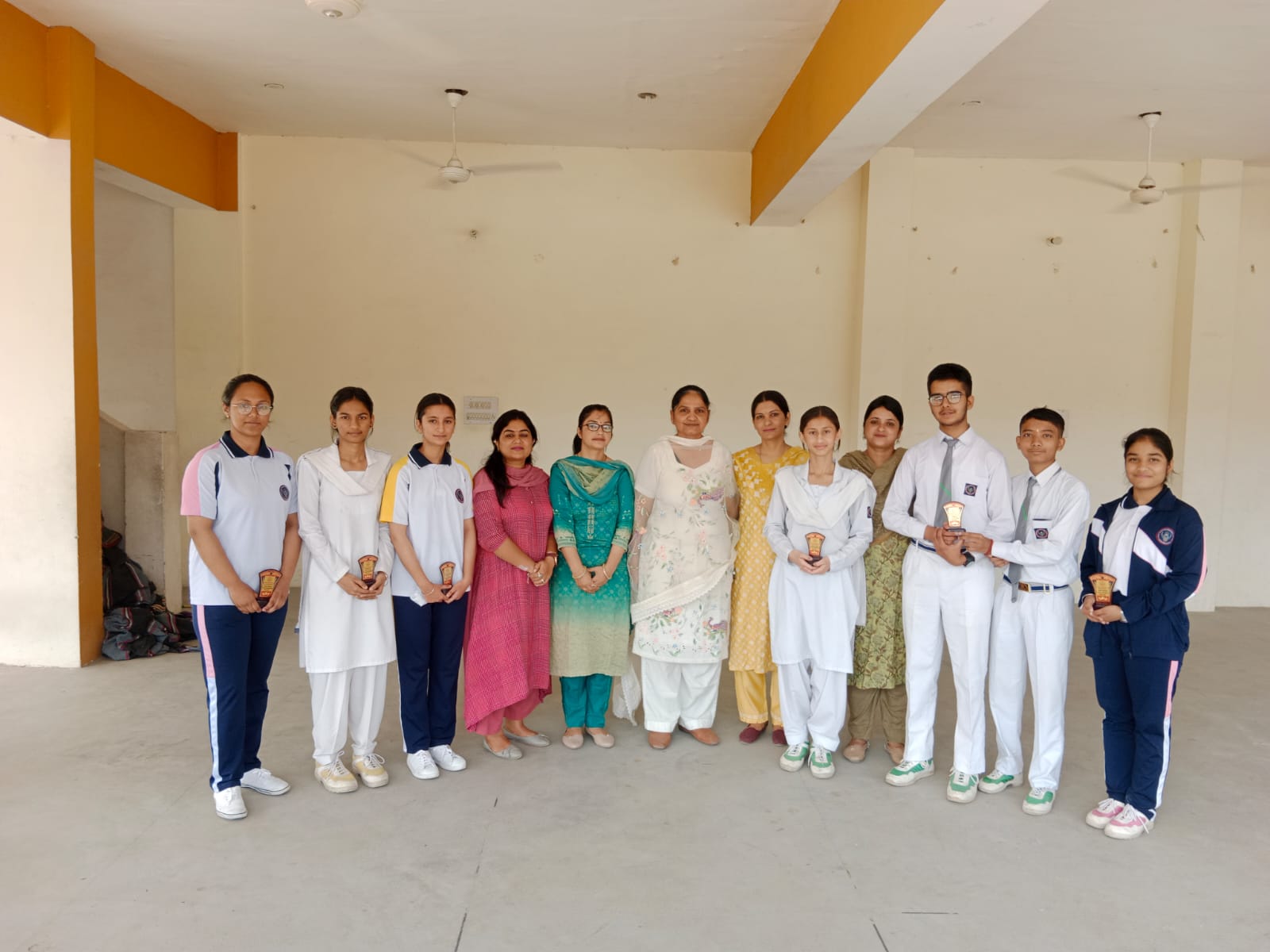 Paonta Sahib: राष्ट्रीय विज्ञान दिवस पर आयोजित प्रतियोगिताओं में छाए गुरु नानक मिशन पब्लिक स्कूल के मेधावी, निबंध प्रतियोगिता में सिमरन और मनदीप ने झटका पहला स्थान