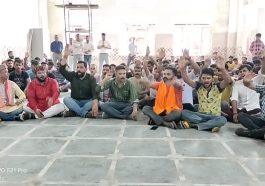 Paonta Sahib: गौवंश हत्या को लेकर सड़कों पर उतरे हिंदूवादी संगठन, DSP ने दिया 24 घंटे के गिरफ्तारी का आश्वासन