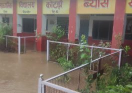 Paonta Sahib: पांवटा साहिब के कोटड़ी ब्यास स्कूल में घुसा पानी! आला अधिकारियों को नुकसान से अवगत करवाएगा स्कूल प्रशासन
