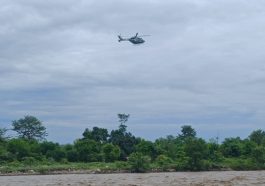 Paonta Sahib: नदी में फंसे 5 मजदूरों को सेना के हेलीकॉप्टर ने किया रेस्क्यू! भूखे प्यासे दहशत में गुजारी रात