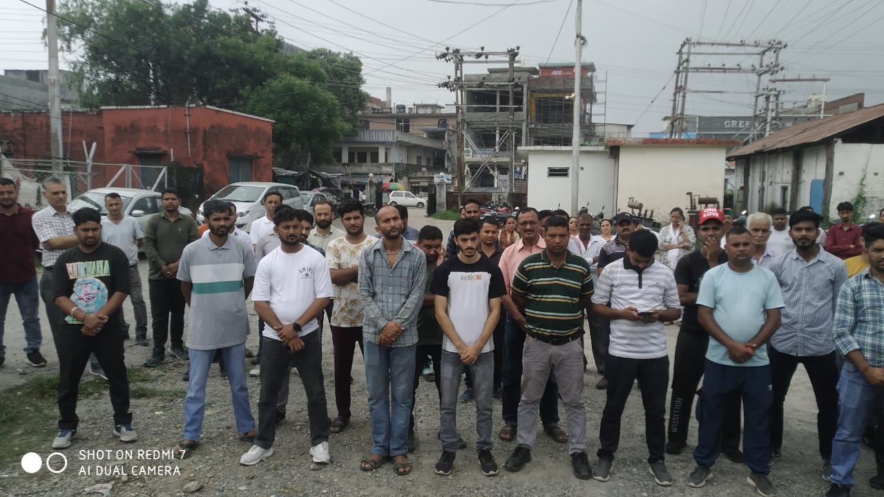 HPSEB OPS Protest: हिमाचल में OPS सहित इन मांगों को लेकर बिजली बोर्ड कर्मचारियों का जोरदार प्रदर्शन! पढ़ें क्या है कर्मचारियों की मांगें