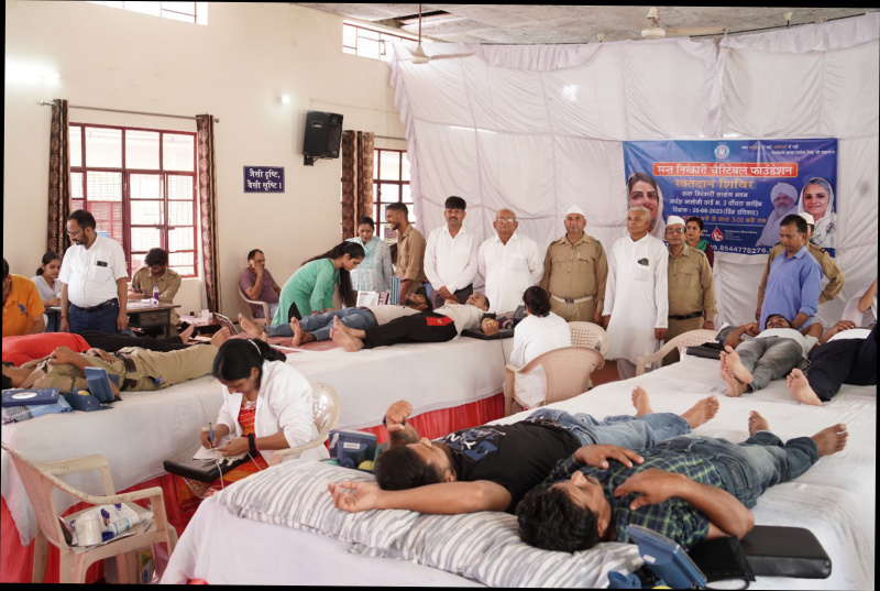 Paonta Sahib: संत निरंकारी चैरिटेबल फ़ाउंडेशन ने लगाया रक्तदान शिविर! शिविर में जुटाया 170 यूनिट रक्त