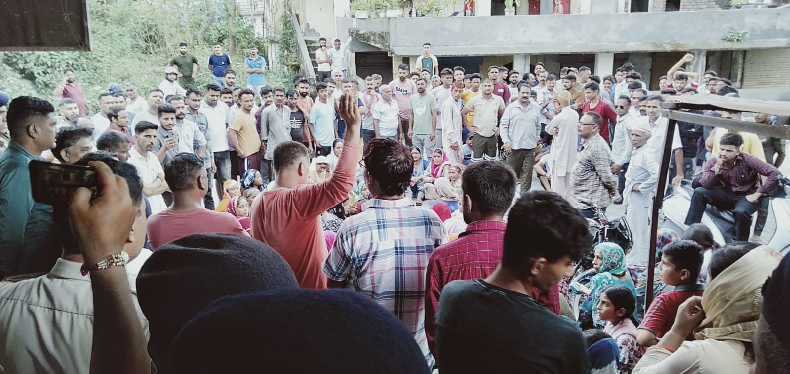 पांवटा साहिब में एक दुकान में घुसकर दुकान मालिक से मारपीट, महिला समेत 9 युवकों के खिलाफ मामला दर्ज…