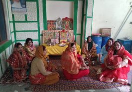 Paonta Sahib: अहोई देवी से बच्चों की खुशहाली व लंबी उम्र के लिए की प्रार्थना! अहोई अष्टमी व्रत कथा श्रवण करती महिलाएं