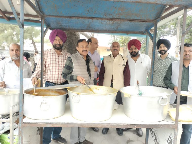 Paonta Sahib: सरदार अजीत सिंह कथूरिया की याद में अस्पताल में लगाया लंगर! पूर्व विधायक किरनेश जंग श्रद्धांजलि देने पहुंचे