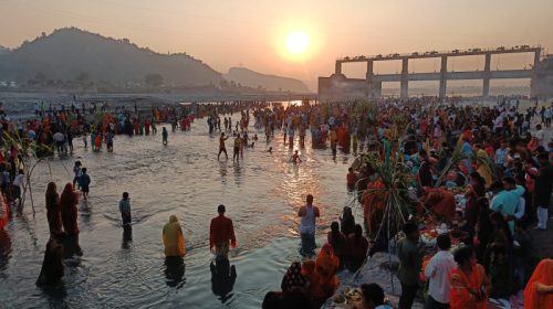 Paonta Sahib: यमुना घाट पर पावन छठ पर्व की धूम! भक्तिमय हुआ माहौल! देखें पूरी डिटेल