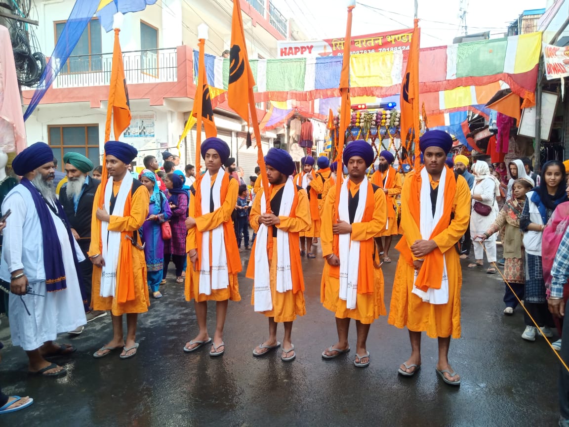 Gurudwara Shri Paonta Sahib: गुरु नानक देव जी के पवन प्रकाशोत्सव पर नगर कीर्तन का आयोजन! देखें क्या रहा खास