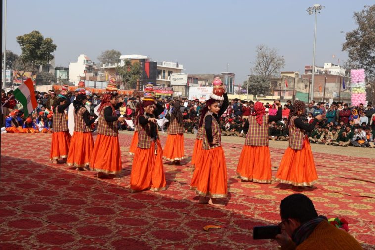 Paonta Sahib: गणतंत्र दिवस के मौके पर सांस्कृतिक कार्यक्रमों में छाए इन स्कूलों के बच्चे! देखें पूरी ख़बर