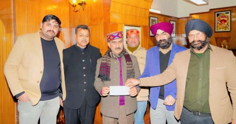 Paonta Sahib: गुरु नानक मिशन पब्लिक स्कूल के निदेशक जीएस सैनी ने सीएम रिलीफ फंड में दिए 3 लाख