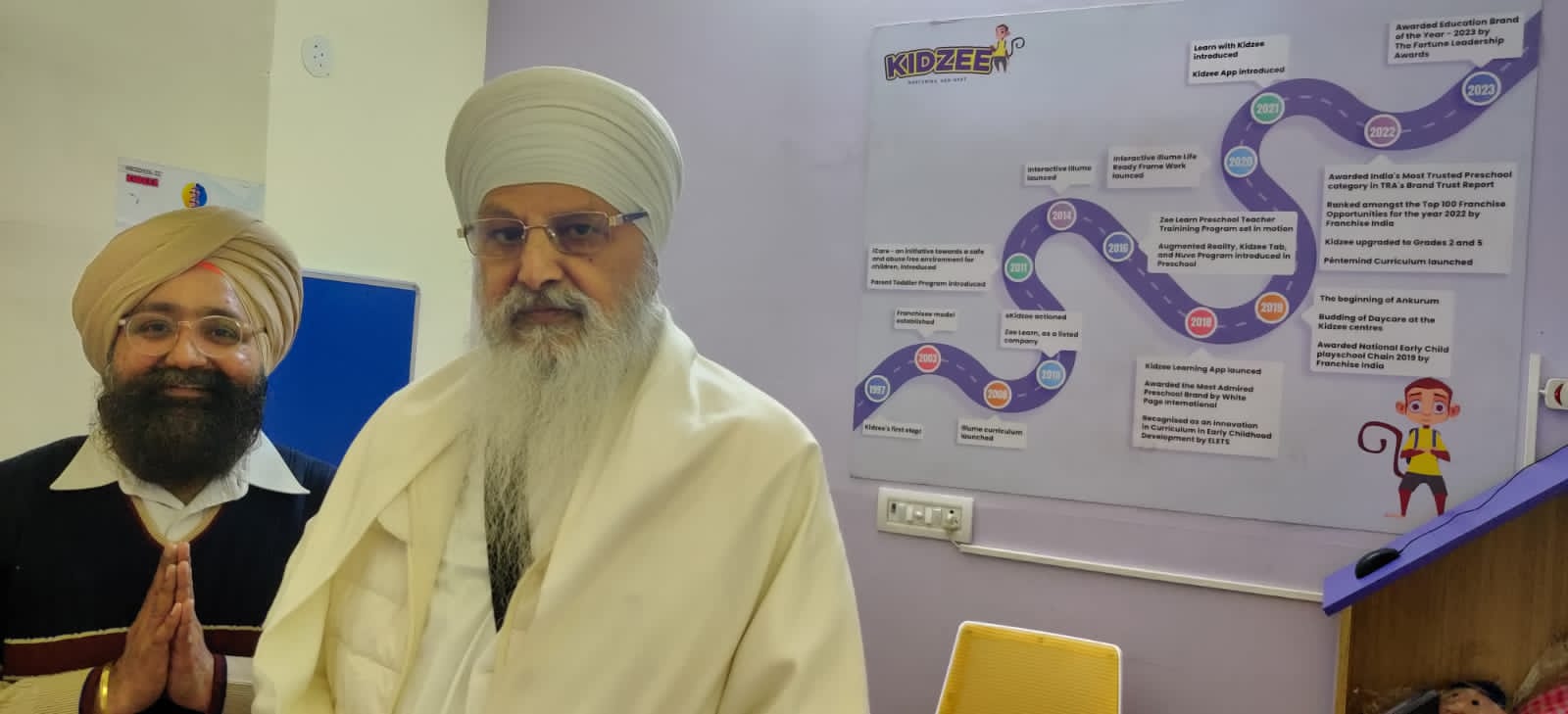 Paonta Sahib: KIDZEE पांवटा साहिब में पहुंचे विख्यात संत बाबा लखबीर सिंह! प्रबंधन ने किया भव्य स्वागत! देखें क्या है अभिभावकों के लिए बड़ी खुशखबरी Paonta Sahib: KIDZEE पांवटा साहिब में पहुंचे विख्यात संत बाबा लखबीर सिंह! प्रबंधन ने किया भव्य स्वागत! देखें क्या है अभिभावकों के लिए बड़ी खुशखबरी