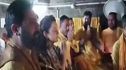 Himachal Latest News: बॉलीवुड क्वीन कंगना रणौत ने बगलामुखी मंदिर में टेका माथा