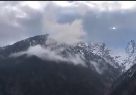 Himachal Latest News: हिमाचल में मौसम का बदला मिजाज! पहाड़ों पर ताजा बर्फबारी