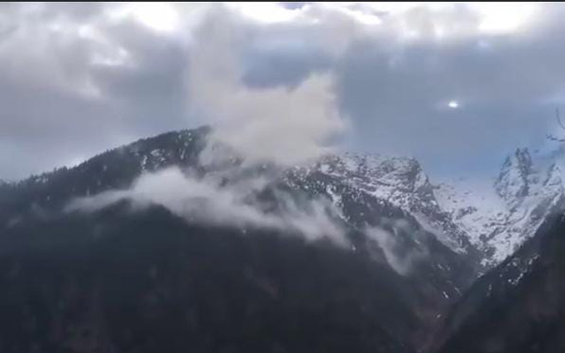 Himachal Weather: हिमाचल की चोटियों पर ताजा बर्फबारी! कई क्षेत्रों में बारिश…