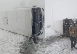 Himachal Latest News: बर्फ से फिसलकर सड़क पर पलटी HRTC बस! हादसे में 12 यात्री…