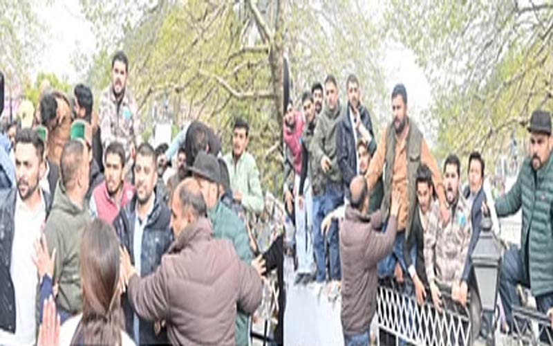 Himachal Latest News: हिमाचल में जमकर बवाल! बागी विधायक से उलझे NSUI के कार्यकर्ता