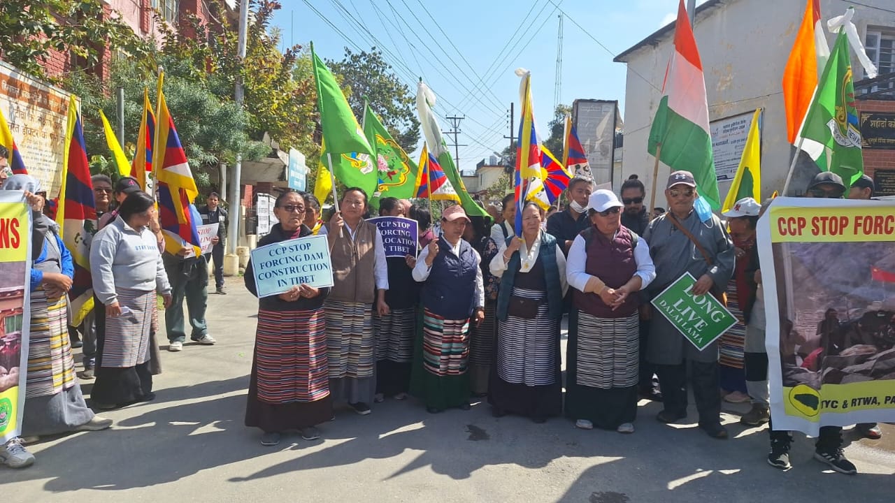 Paonta Sahib: तिब्बती समुदाय में पांवटा साहिब में किया रोष प्रदर्शन! क्या है कारण देखें पूरी ख़बर