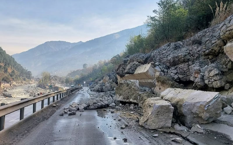 Himachal Weather: हिमाचल में जगह-जगह लैंडस्लाइड! 116 सड़कें बंद तो 21 बिजली ट्रांसफार्मर ठप