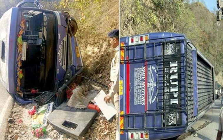 Himachal Accident: सड़क पर पलटी श्रद्धालुओं से भरी बस! हादसे में दो मासूम बच्चों सहित 20 लोग….