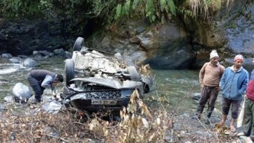 Car-rolled-into-a-ditch-150.jpg