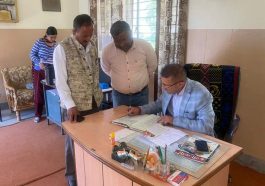 Sirmour News: स्कूल का निरीक्षण करने पहुंचे डीसी सिरमौर! खंगाला रिकॉर्ड