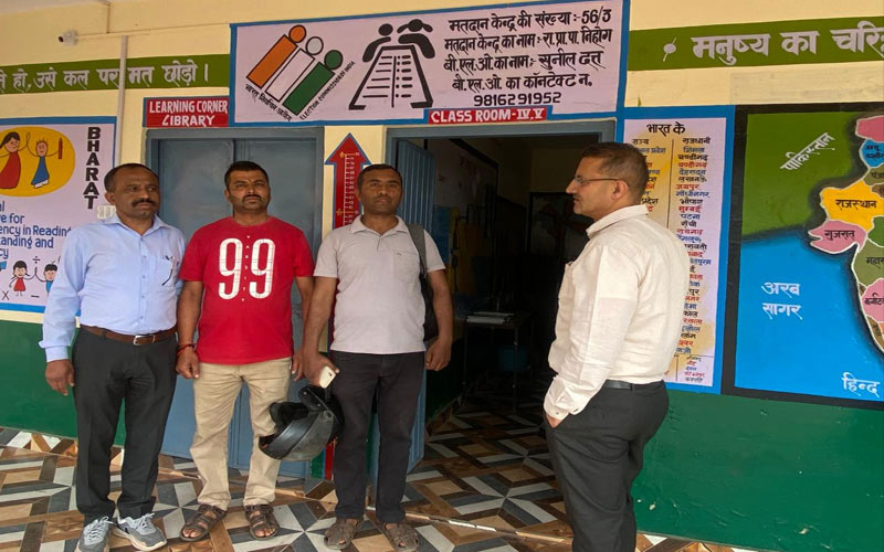Sirmour News: डीसी ने मतदान केन्द्र निहोग और बनेठी का किया औचक निरीक्षण