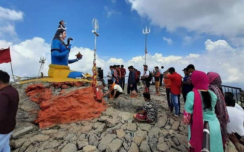 Sirmour News: खुल गए चूड़धार मंदिर के कपाट! आज से शुरू हुई यात्रा Sirmour News: खुल गए चूड़धार मंदिर के कपाट! आज से शुरू हुई यात्रा