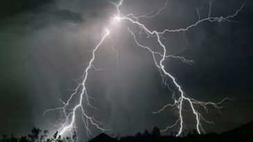 Lightning-wreaks-havoc-in-H.jpg