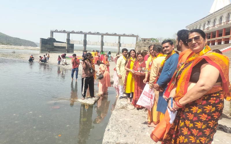 Paonta Sahib: पांवटा में शुरू हुई श्रीमद् भागवत कथा! धूमधाम से निकली कलश यात्रा