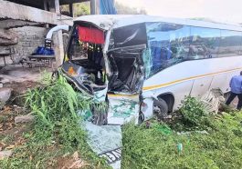 Himachal Accident: ट्रक से टकराई तेज रफ्तार वोल्वो बस! हादसे में आधा दर्जन यात्री जख्मी