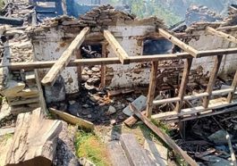 Himachal News Alert: ढाई मंजिला मकान चढ़ा आग की भेंट! 30 लाख का नुकसान