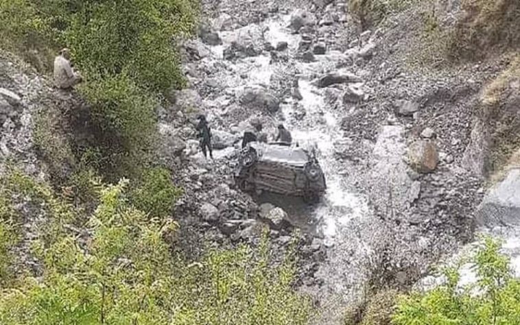 Himachal Accident: सड़क से खाई में लुढ़की बेकाबू कार! दो लोगों की दर्दनाक मौत