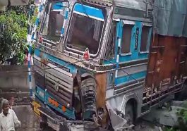 Himachal Accident: गेट और सुरक्षा दीवार को तोड़ते हुए घर में जा घुसा बेकाबू ट्रक! हादसे में…