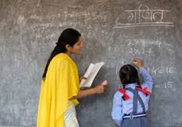 Himachal News Update: छात्रों ने टीचर का पढ़ाते हुए बनाया वीडियो! अध्यापिका ने छुरी दिखाकर धमकाया…