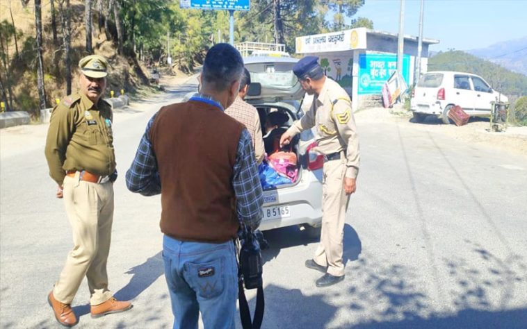 Vehicles-are-being-checked-.jpg