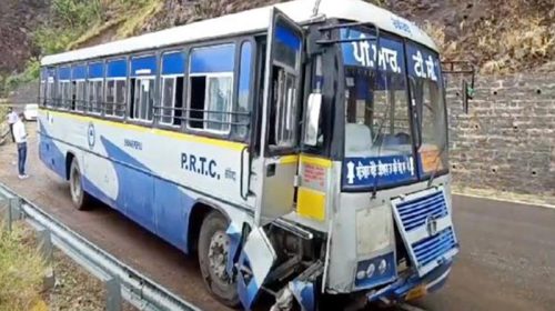 Himachal Accident: हिमाचल में स्किड होकर क्रैश बैरियर से टकराई बस! हादसे में 13 यात्री…….